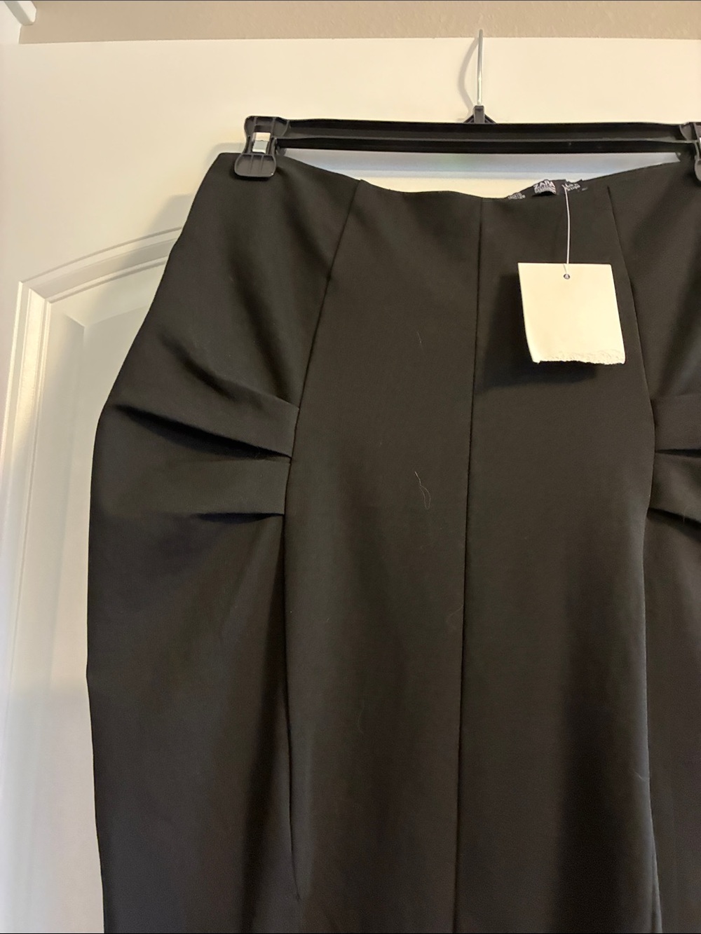 Zara Black Midi Skirt with Front Slit. - c - Picture 4 of 5